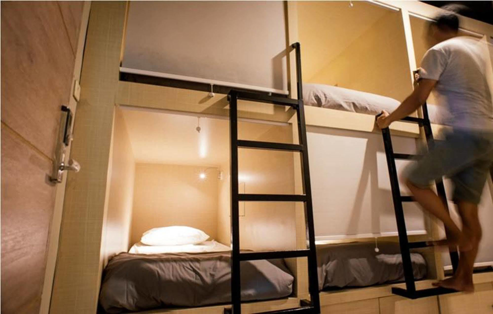 Bedplus Backpacker Kuta Legian Buitenkant foto